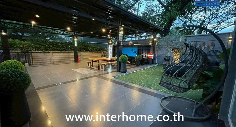 Haus zum Kauf mit 4 Zimmer in Khlong Sam Wa, Bangkok