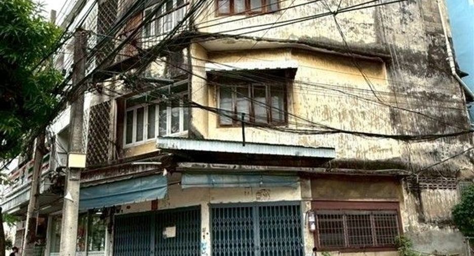 For sale 3 bedrooms retail Space in Khlong San, Bangkok