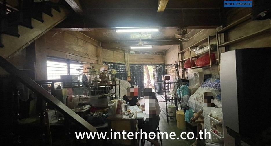For sale 3 bedrooms retail Space in Khlong San, Bangkok
