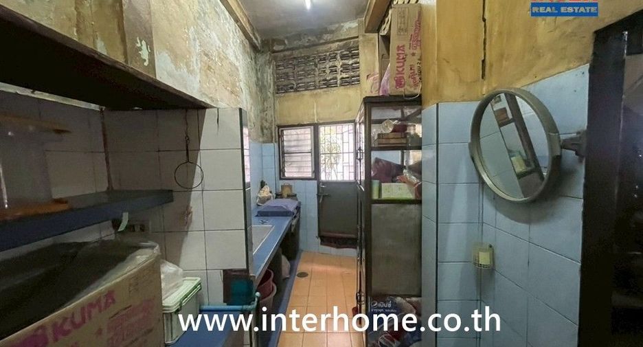 For sale 3 bedrooms retail Space in Khlong San, Bangkok