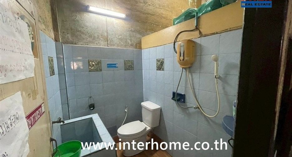 For sale 3 bedrooms retail Space in Khlong San, Bangkok