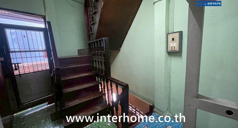 For sale 3 bedrooms retail Space in Khlong San, Bangkok