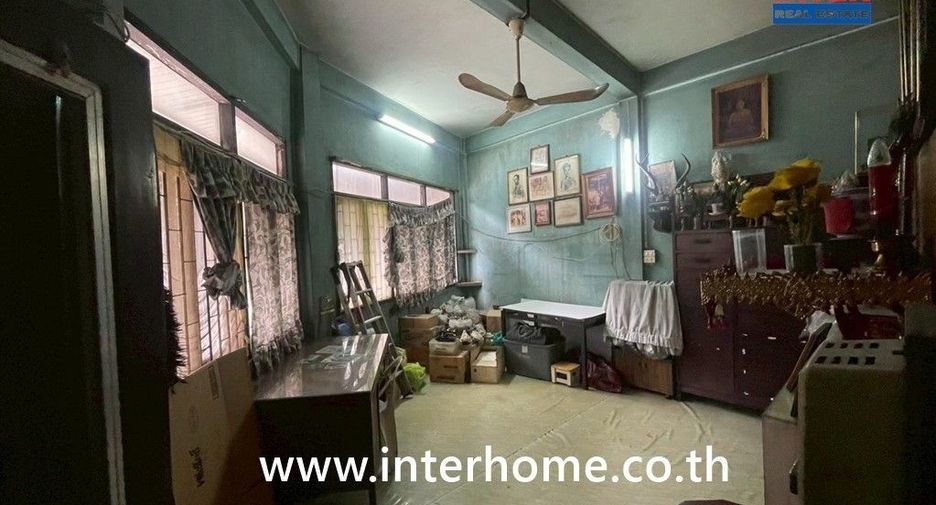 For sale 3 bedrooms retail Space in Khlong San, Bangkok