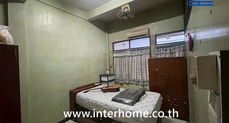 For sale 3 bedrooms retail Space in Khlong San, Bangkok