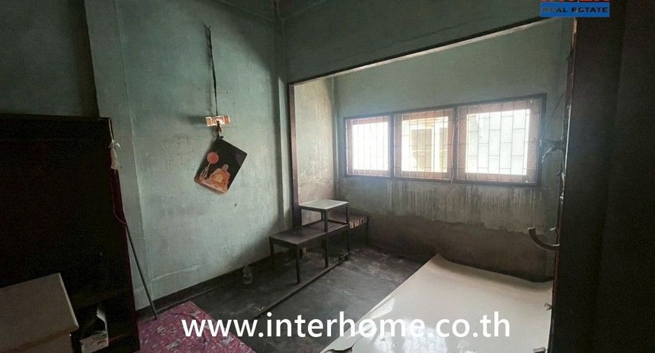 For sale 3 bedrooms retail Space in Khlong San, Bangkok