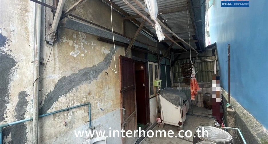 For sale 3 bedrooms retail Space in Khlong San, Bangkok