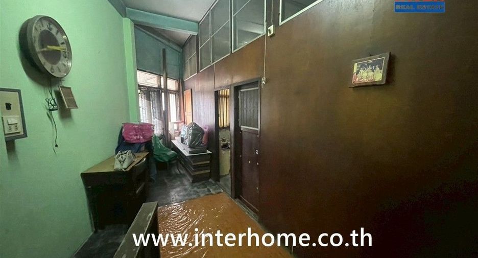 For sale 3 bedrooms retail Space in Khlong San, Bangkok