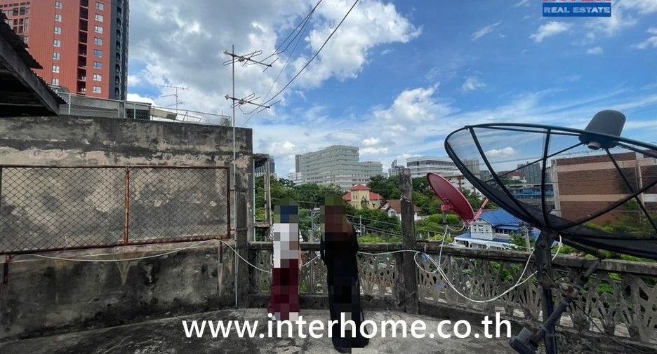 For sale 3 bedrooms retail Space in Khlong San, Bangkok