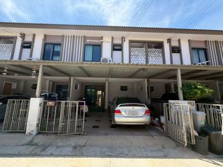 For sale 4 bedrooms townhouse in Mueang Samut Sakhon, Samut Sakhon