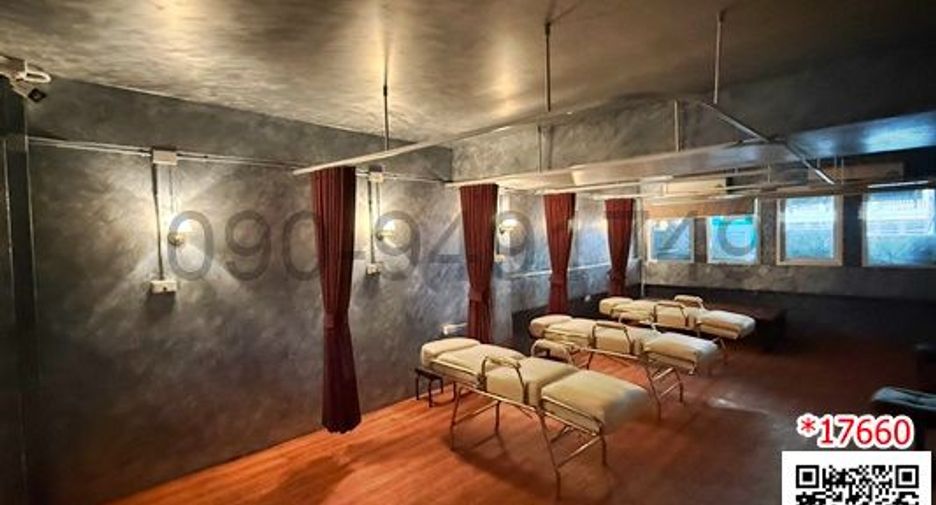 For rent 10 bedrooms retail Space in Khan Na Yao, Bangkok