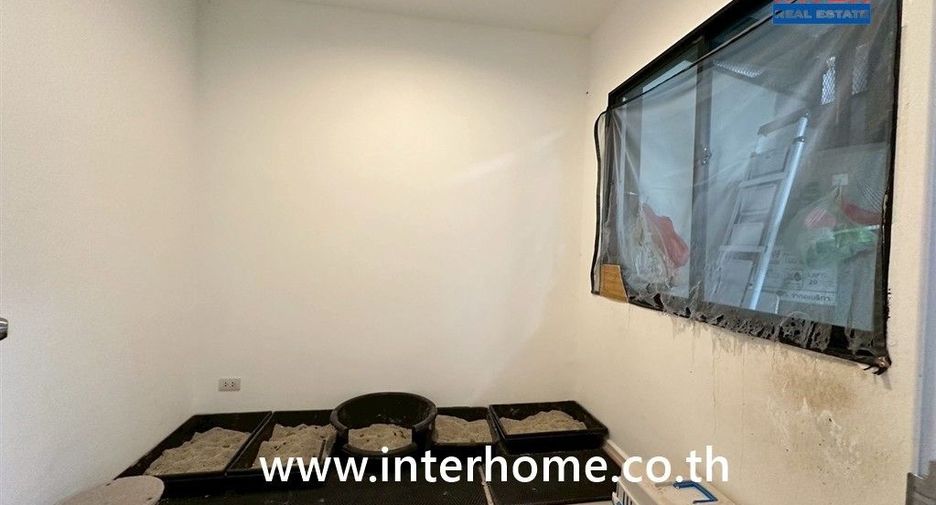 Casa adosada en venta de 4 habitaciones en Lam Luk Ka, Pathum Thani