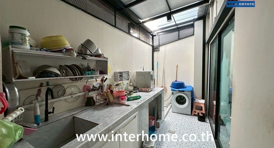 Casa adosada en venta de 4 habitaciones en Lam Luk Ka, Pathum Thani