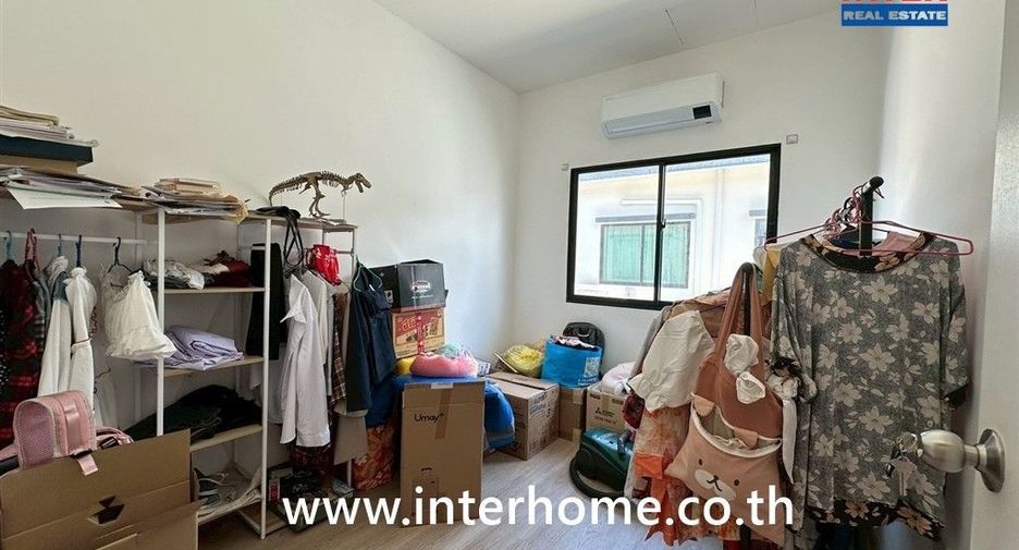 Casa adosada en venta de 4 habitaciones en Lam Luk Ka, Pathum Thani