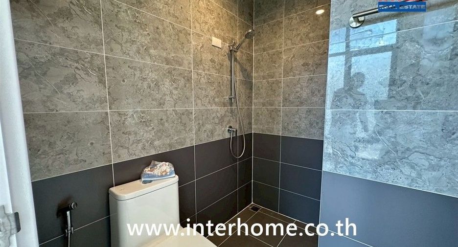 Casa adosada en venta de 4 habitaciones en Lam Luk Ka, Pathum Thani