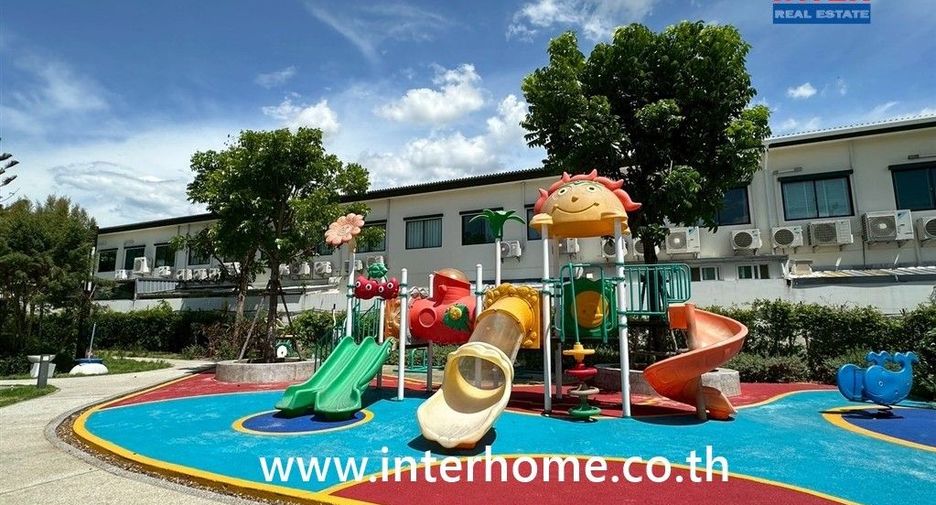 Casa adosada en venta de 4 habitaciones en Lam Luk Ka, Pathum Thani