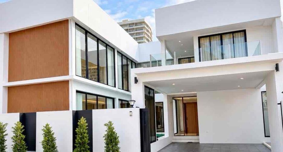 À vendre et à louer 5 chambres villa à Bang Lamung, Chonburi