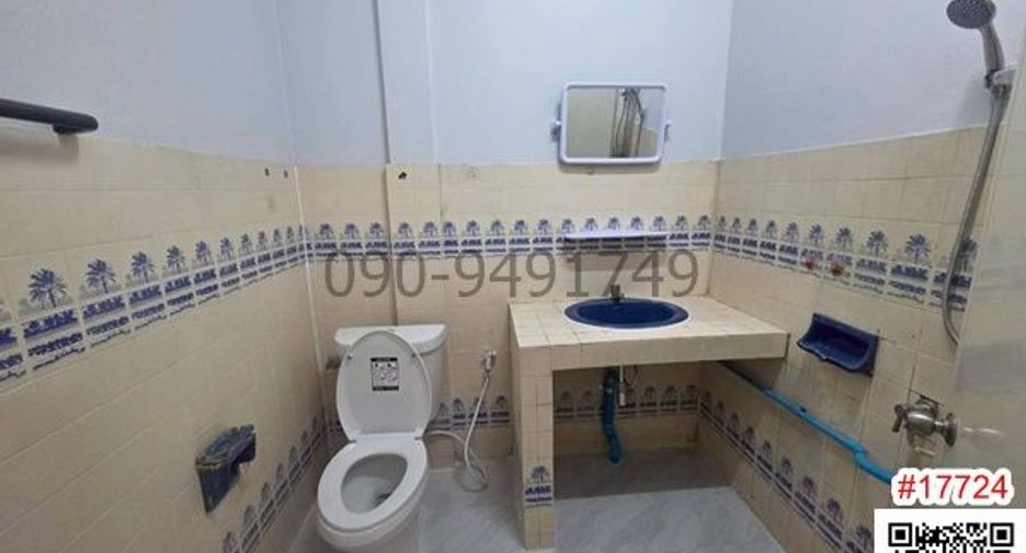 For rent 2 bedrooms townhouse in Phra Khanong, Bangkok