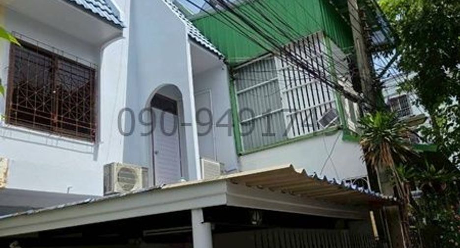 For rent 2 bedrooms townhouse in Phra Khanong, Bangkok