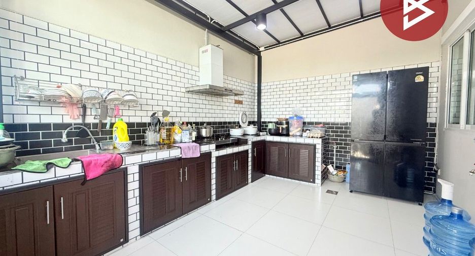 Reihenhaus zum Kauf mit 2 Zimmer in Mueang Samut Sakhon, Samut Sakhon
