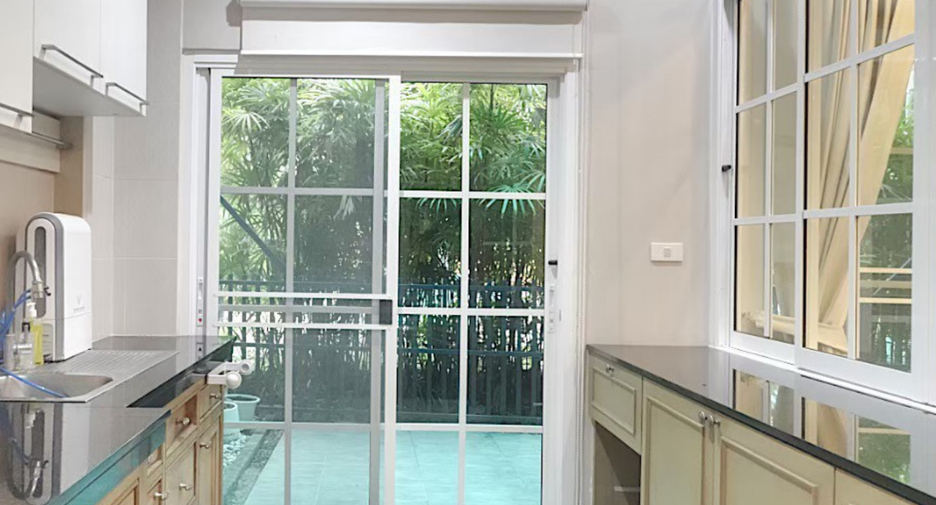 For sale 4 bedrooms townhouse in Pak Kret, Nonthaburi