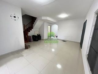 出售 3 卧室 联排别墅 在 Khlong Luang, Pathum Thani