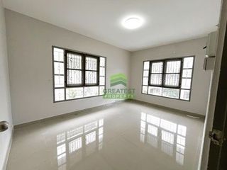 出售 3 卧室 联排别墅 在 Khlong Luang, Pathum Thani