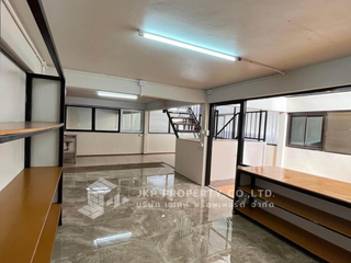 For rent warehouse in Din Daeng, Bangkok