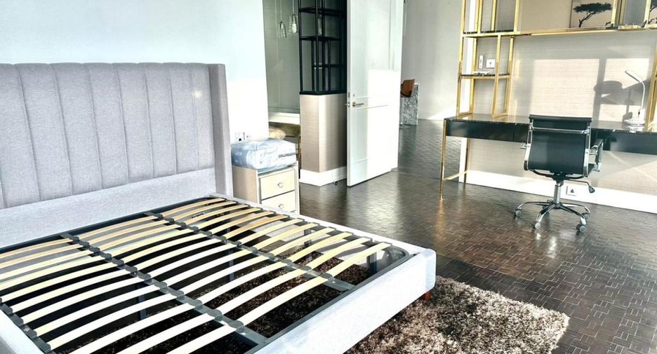 For rent 2 bedrooms apartment in Sathon, Bangkok