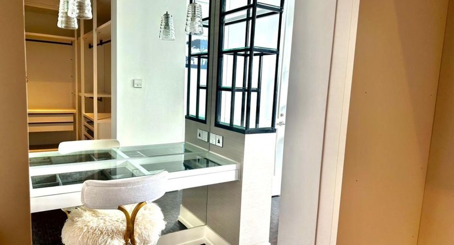 For rent 2 bedrooms apartment in Sathon, Bangkok