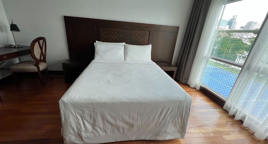 For rent 4 bedrooms apartment in Pathum Wan, Bangkok