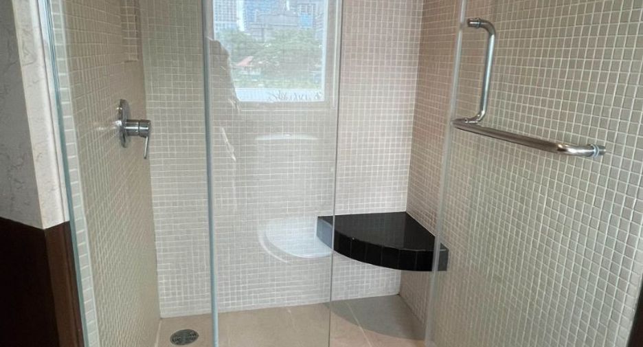 For rent 4 bedrooms apartment in Pathum Wan, Bangkok