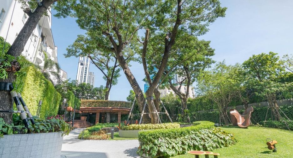 For rent 2 bedrooms apartment in Watthana, Bangkok