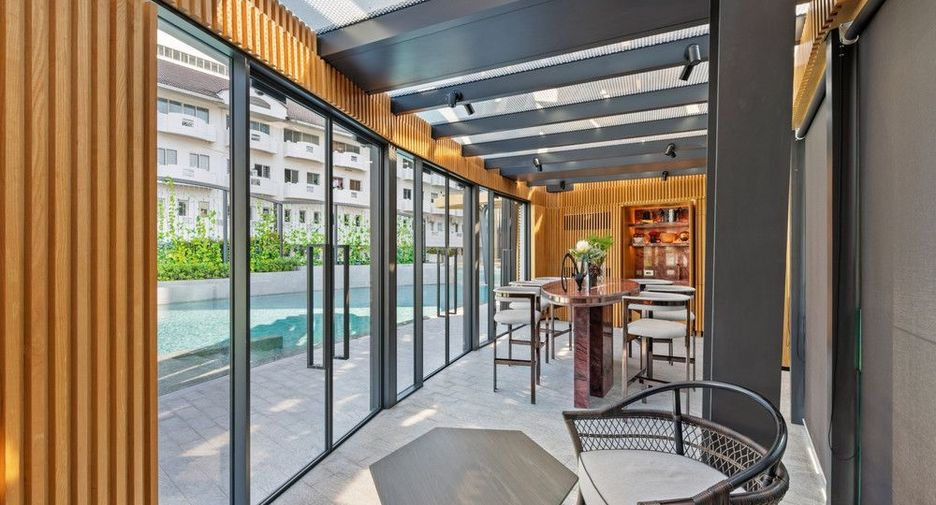 For rent 2 bedrooms apartment in Watthana, Bangkok