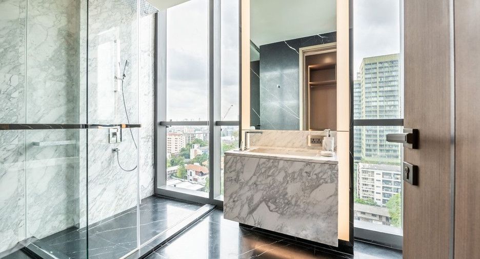 For rent 2 bedrooms apartment in Watthana, Bangkok