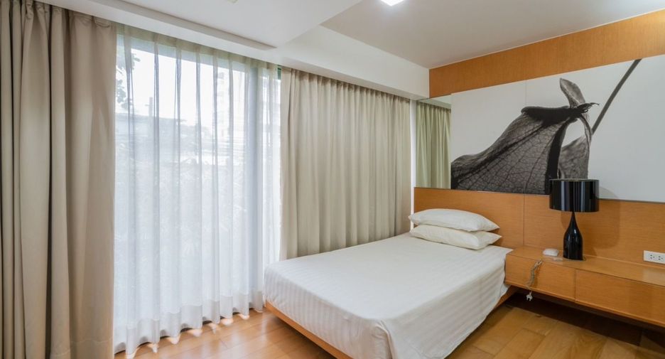 For rent 3 bedrooms apartment in Watthana, Bangkok