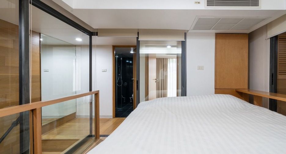 For rent 3 bedrooms apartment in Watthana, Bangkok