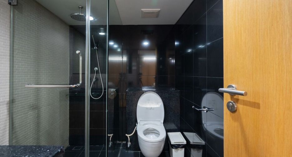 For rent 3 bedrooms apartment in Watthana, Bangkok