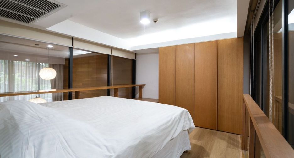 For rent 3 bedrooms apartment in Watthana, Bangkok