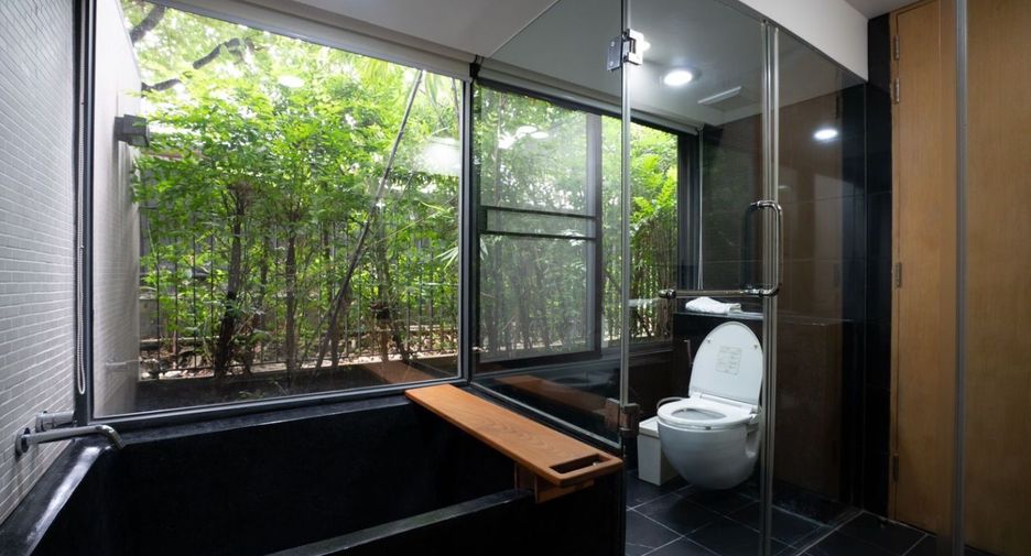 For rent 3 bedrooms apartment in Watthana, Bangkok