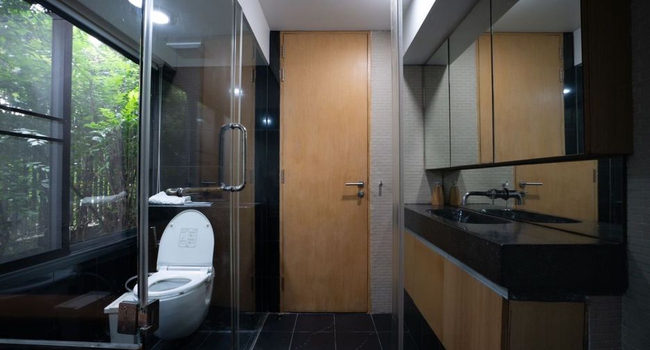 For rent 3 bedrooms apartment in Watthana, Bangkok