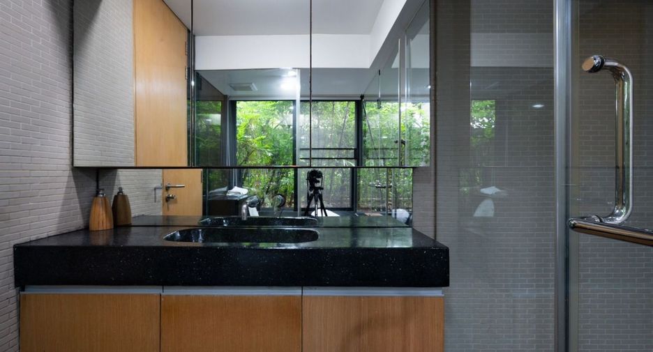 For rent 3 bedrooms apartment in Watthana, Bangkok
