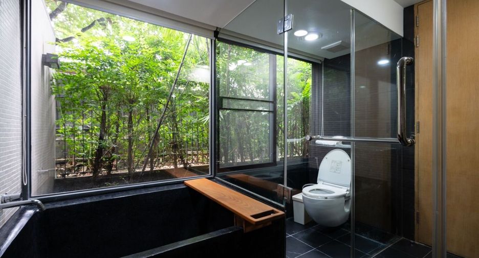 For rent 3 bedrooms apartment in Watthana, Bangkok