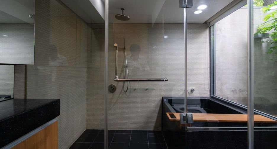 For rent 3 bedrooms apartment in Watthana, Bangkok