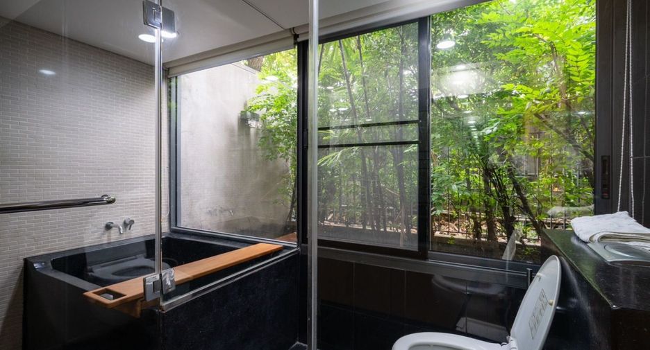 For rent 3 bedrooms apartment in Watthana, Bangkok
