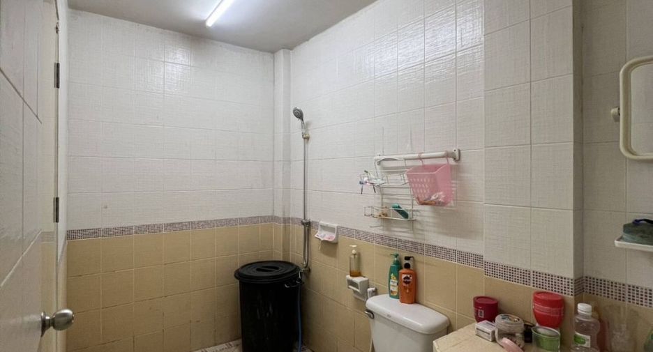 For sale 4 bedrooms townhouse in Lat Krabang, Bangkok