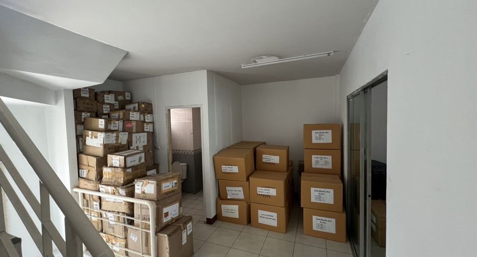 For sale 4 bedrooms townhouse in Lat Krabang, Bangkok