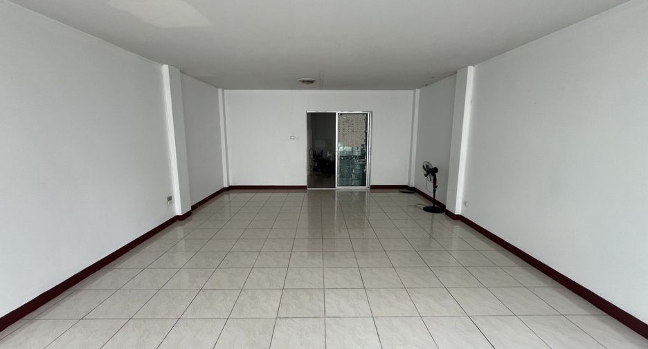 For sale 4 bedrooms townhouse in Lat Krabang, Bangkok