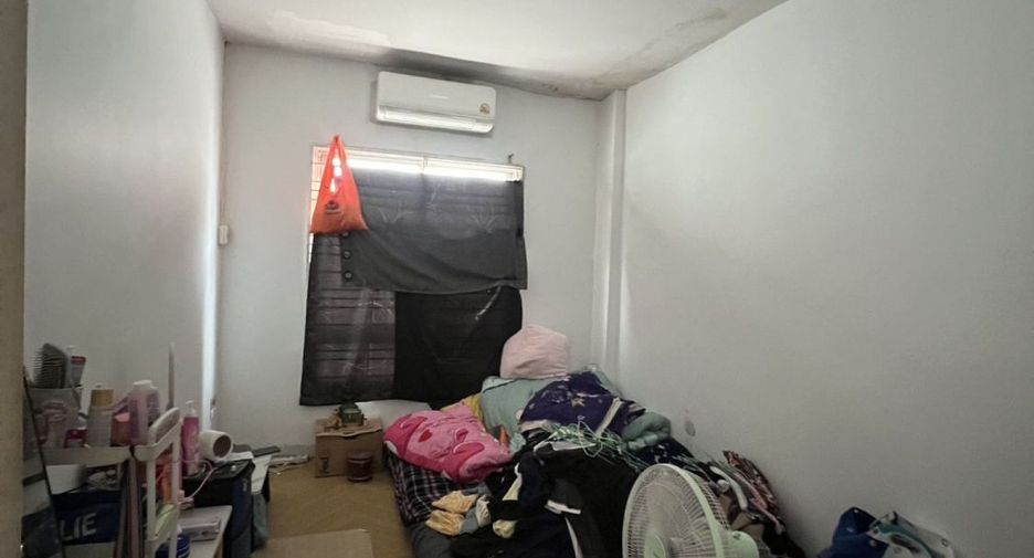 For sale 4 bedrooms townhouse in Lat Krabang, Bangkok