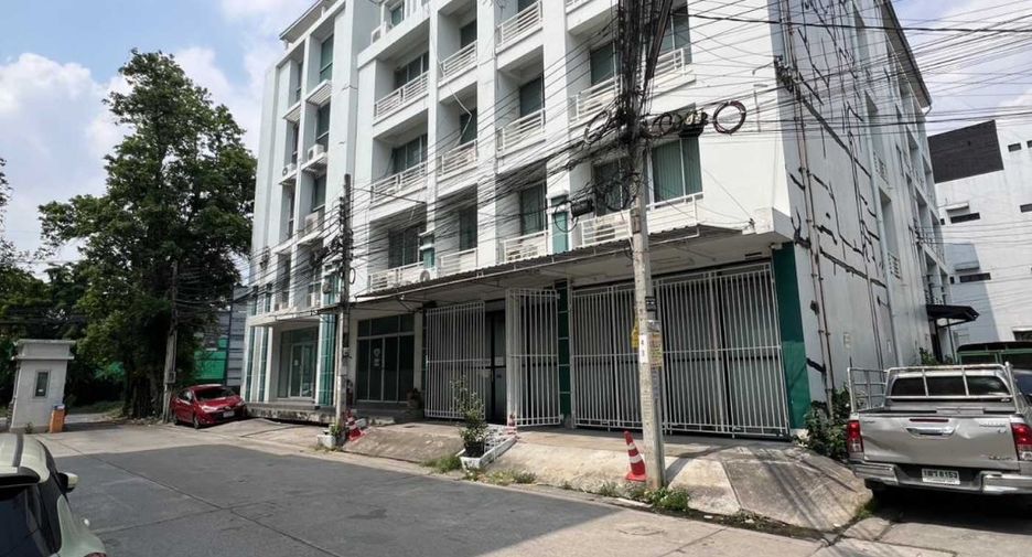 For sale 4 bedrooms townhouse in Lat Krabang, Bangkok
