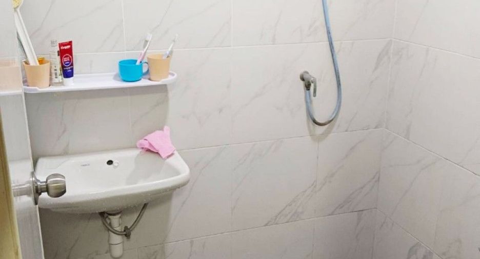 Reihenhaus zum Kauf mit 2 Zimmer in Krathum Baen, Samut Sakhon